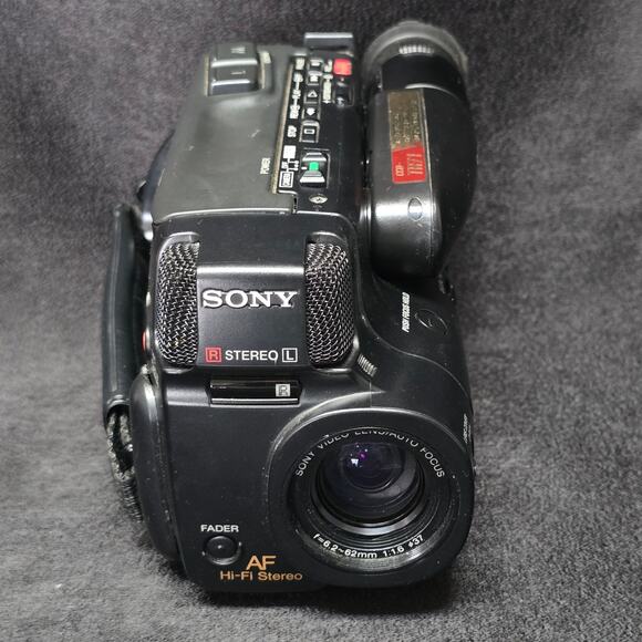 SONY Video Camera Recorder CCD-TRV91 Camcorder Charger Batteries & Videotape - Picture 2 of 16